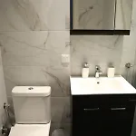 Ladadika Luxury דירה
