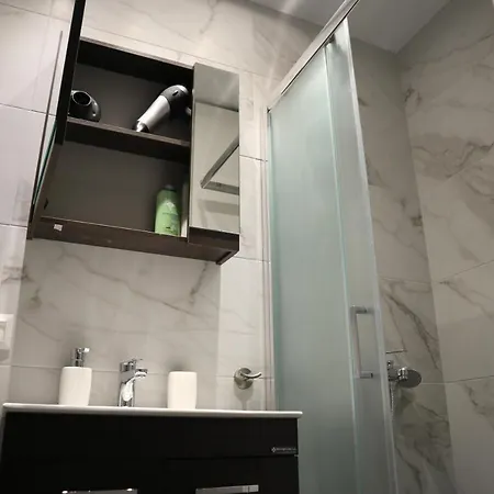 Ladadika Luxury Apartment *